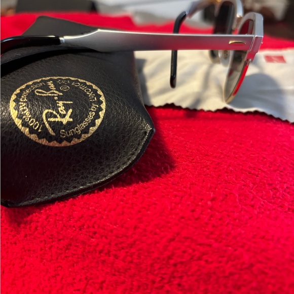 Ray-Ban Classic Silver Frame Sunglasses - Picture 2 of 3